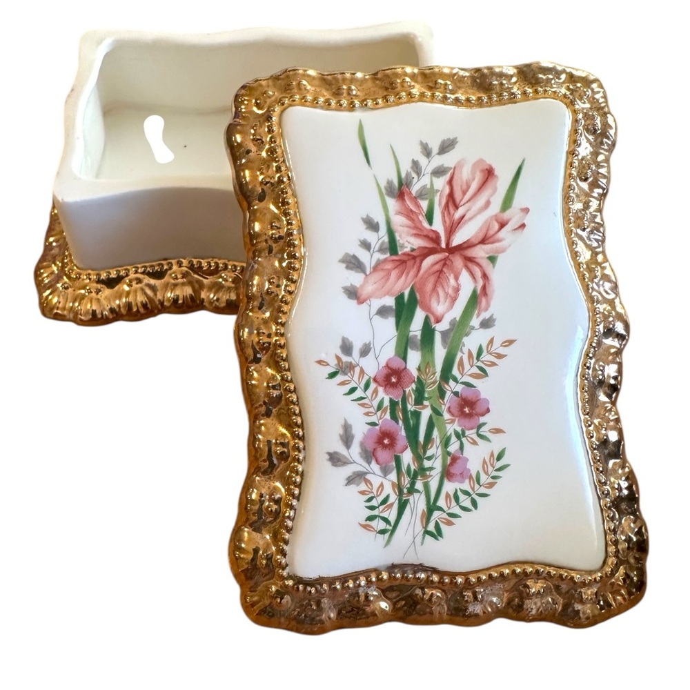 Vintage pink floral hand painted ceramic trinket box w/ gold trim. Gator Mold Co